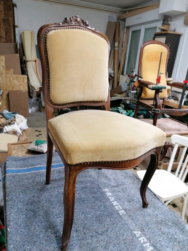 Avant / Après chaise tissus velours plumetis