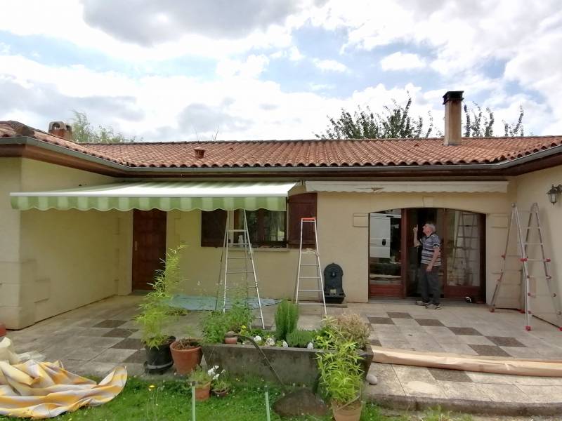 Installation des stores extérieurs pour la terrasse